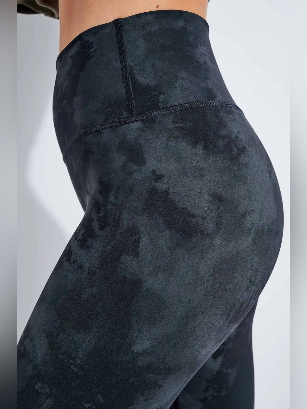 ALO Yoga High-Waist Marble-Effect Leggings - Charcoal Blue - Picture 5 of 10